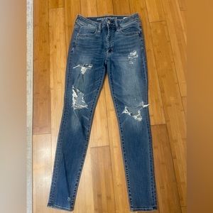 Women’s size 6 American Eagle Outfitters super stretch ripped  jeans